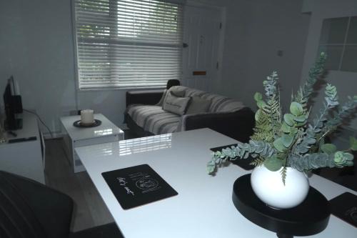 Finchley Apartment | Self-Contained 1-Bed Flat in North Finchley