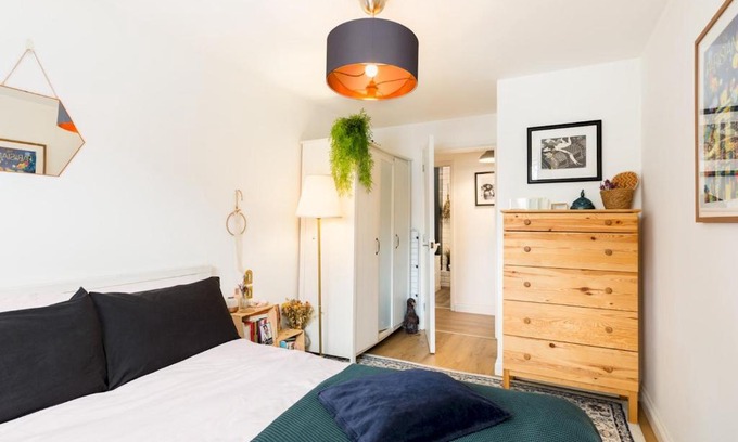 Leamington Spa Apartment | Self Contained 1Bed with Parking Leamington Spa Pass the Keys
