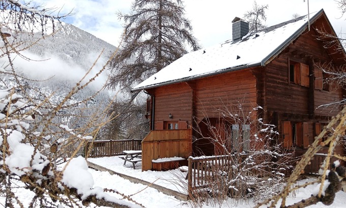 Les Orres Ski Chalet | Self-contained apartment in chalet at the foot of the slopes, with lovely south-facing terrace