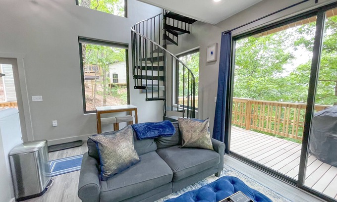 Rocky Mount Cottage | Selina @ Cobblepot Cottages - Cozy Treehouse for 2 with Amazing Views!