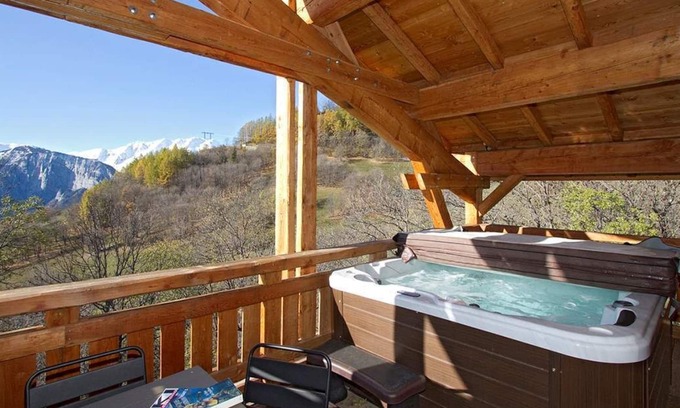 Huez-en-Oisans Ski Chalet | Semi-detached chalet for 8 people with direct access to the slopes