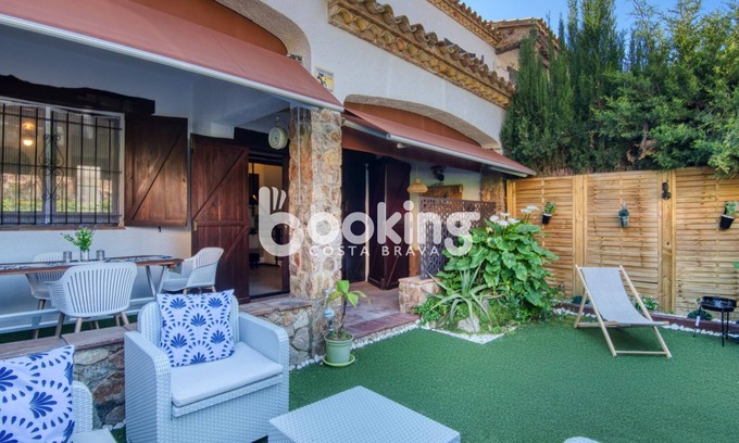Platja d'Aro Cottage | Semi-detached house with a comfortable terrace in a quiet area