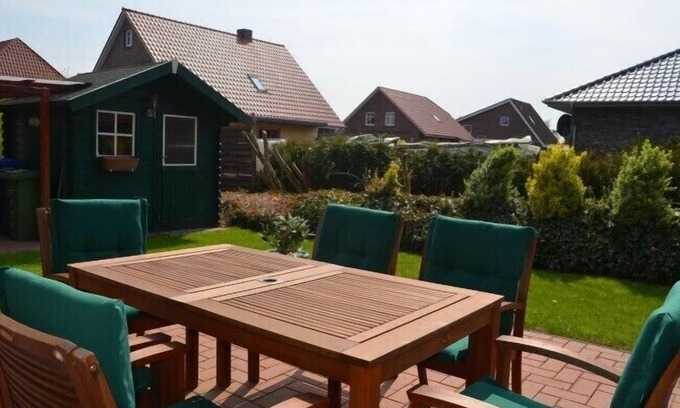 Luetetsburg House | Semi-detached house in Lütetsburg - between the sea and water castle