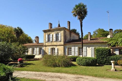 Talais House | Semi-detached house on a vineyard, Talais