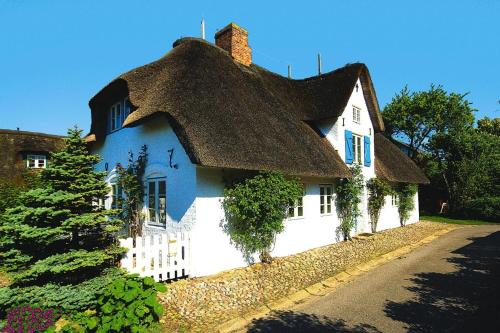 Oldsum House | Semi-detached houses, Oldsum auf Föhr