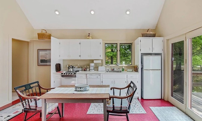 New London Cottage | Semi furnished Cottage near town/skiing/hiking /shopping/hospital