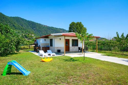 Golden Beach House | Semiramis Cottage