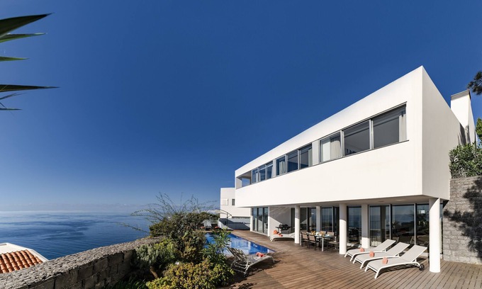 Garajau Villa | Sensational Madeira Villa | Villa Garajau Do Mar | 4 Bedroom | Sea View | Heated Pool | Games Room