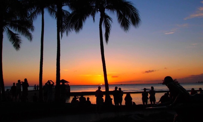 Diamond Head - Kapahulu - St. Louis Condo | Sensational Seaside Condo, remodeled in 2023 parking available, 1 block to beach