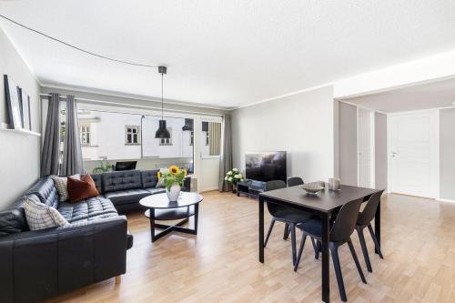 Kristiansand Apartment | Sentralt i Kvadraturen med 3 soverom, veranda og P-plass