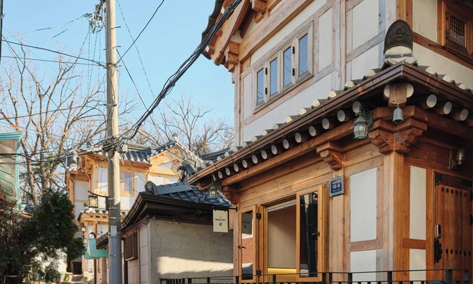 Jongno House | Seoul Ari, Korean Traditional Hanok Family-Sized House