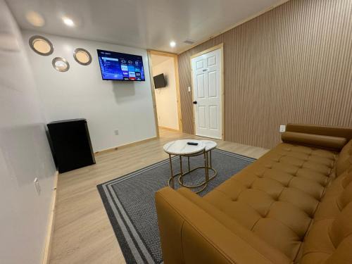 Ottawa Division Apartment | Separate, Big living room, bedroom, and private bathroom