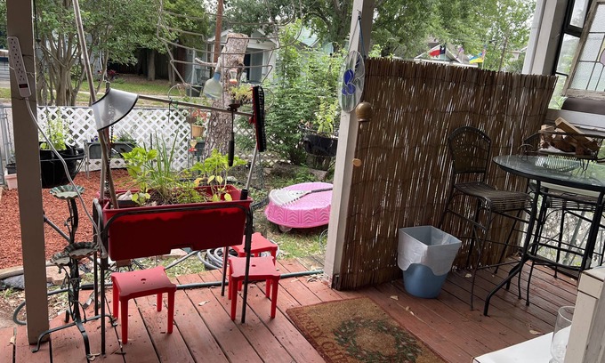 Woodland Heights House | Separate entrance -large porch-private room