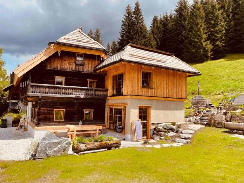 Predlitz-Turrach Ski Chalet | SEPPKEUSCHE - historisches Chalet mit Zirbensauna und Hotpot
