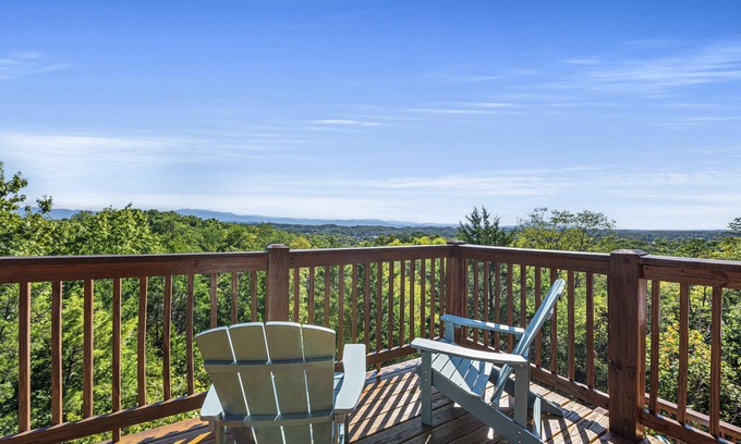 Sevierville Cabin | Sept 14-19 still available! 3br 3 bath - View - Game Rm - Hot Tub - 18mi to PF