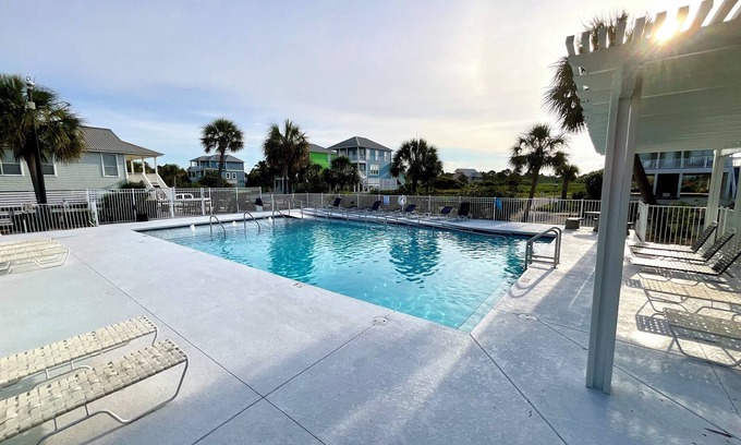Morgantown House | Sept Discounted! Beach/Pools/Tennis & Pickleball