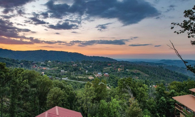 Chalet Village North Ski Chalet | Sept Sale Beatiful Mt View atop ChaletVillage HotTub GameRm Pets Sleeps10