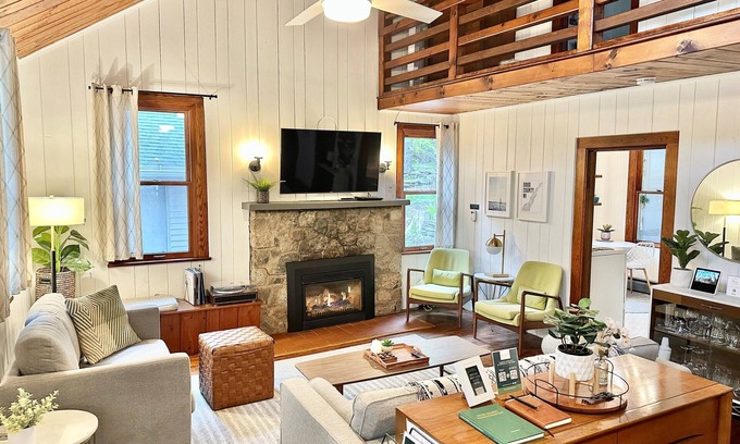Baileys Harbor Cottage | September Special – Save 15% - 4 BR + Coffee Bar + Fire Pit - Sleeps 8