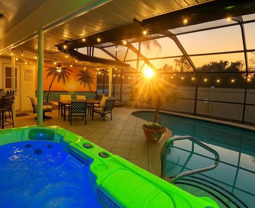 Bradenton House | September Sunshine Escape EV Chger Firepit Games