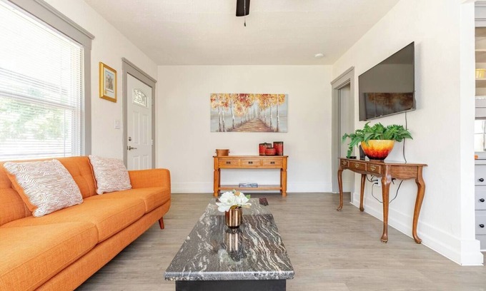 Visalia House | Sequoia/Kaweah Hospital Duplex 1/2