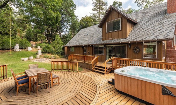 Camp Nelson Cabin | Sequoia Retreat: Spacious Cabin/Hot Tub/Sun Deck