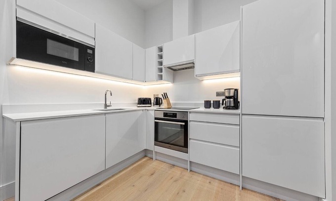 Canbury Apartment | Sercasa ~ Appletree Court ~ Kingston {siete}