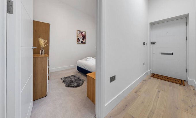 Canbury Apartment | Sercasa ~ Appletree Court ~ Kingston {seis}