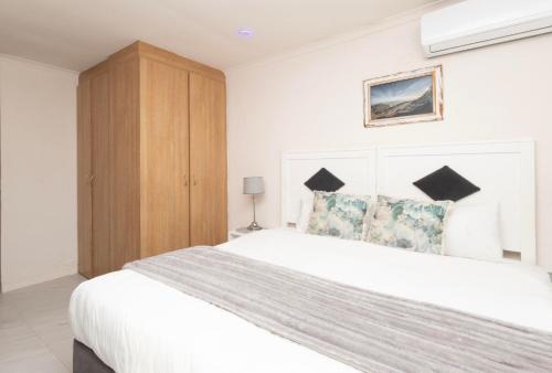 Cape Town House | Serena Inn room 2