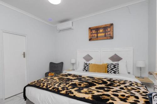 Cape Town House | Serena Inn Room 8