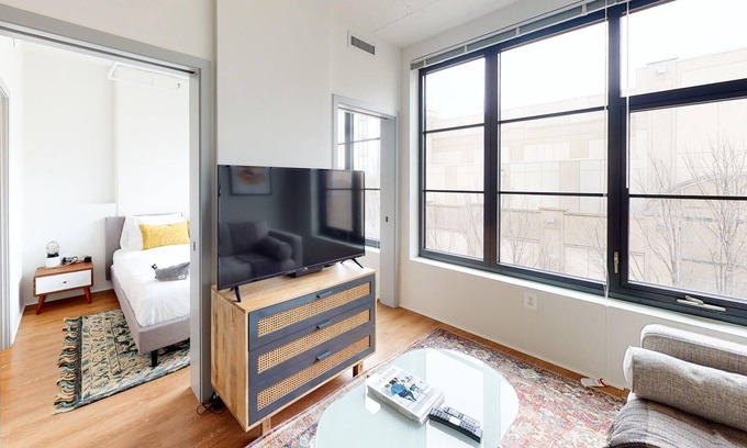 Eisenhower East Apartment | Serene 1BR in Alexandria Near Old Town w/ Pool