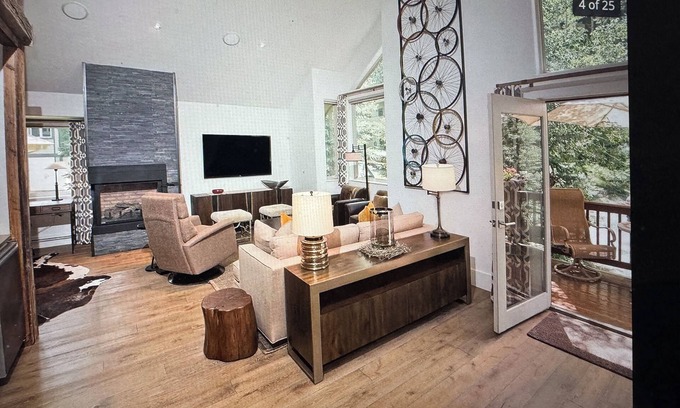 Intermountain House | Serene 3-bedroom 3.5 bath house with hot tub and parking next to the bus stop!