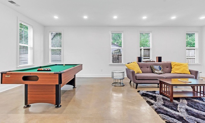 Audubon Park House | Serene 4-bedroom house with pool backyard oasis