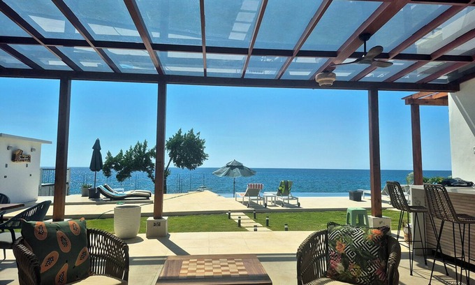 Whitehouse Villa | Serene 4BR Oceanfront Villa with Large Saltwater Pool and Direct Sea Access