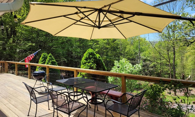 Arkville House | Serene 5-Acre Private Ski Retreat, Hot Tub for 6, Fireplace, and Stunning Views