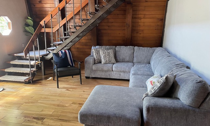 Treasure Lake Ski Chalet | Serene Cabin in the Woods, Arcade Room, Walk to the Lake!