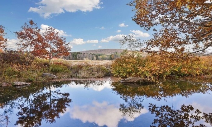 Windham Ski Chalet | Serene Catskills Riverfront Chalet. HotTub + Views!