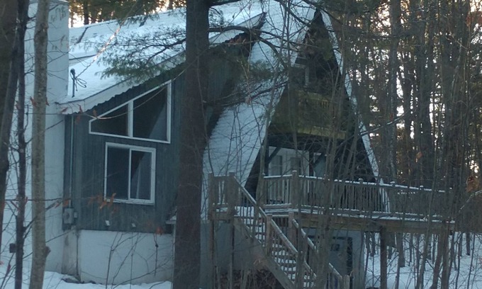 Jay House | Serene chalet-we love dogs.