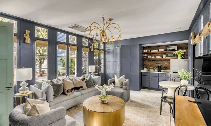 Cannonborough Elliotborough Villa | Serene Cottage with Beautiful Garden and Heated Pool