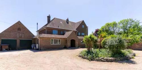 Charlton Marshall House | Serene Countryside Retreat - Piano - Games Room