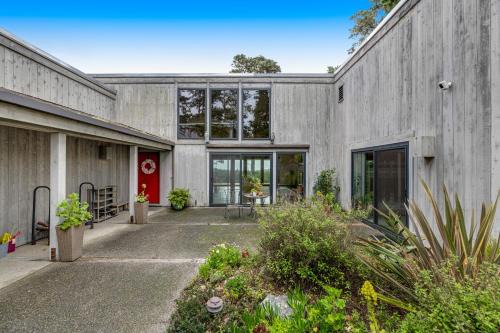 Del Monte Forest House | Serene Crest