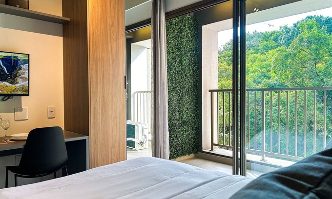 Cerqueira Cesar Apartment | Serene – Design, Location & Subway Rebouças Studio