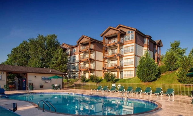 Branson Hotel | Serene Escape Steps from Outdoor Pools – Great for Family Gatherings | 4 Units