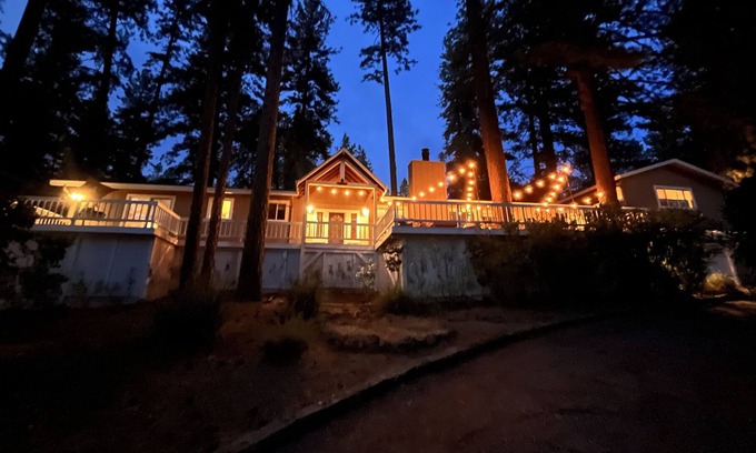 Cedar Ridge House | Serene Family Retreat among the Trees