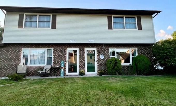 Chesterton Apartment | Serene Family Townhouse