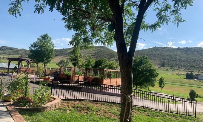 Loveland Cottage | Serene getaway nestled within beautiful Mountains with abundance of wildlife.