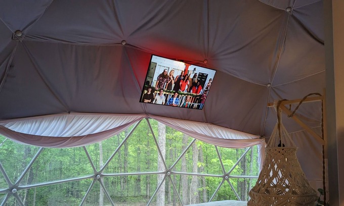 Waverly House | Serene Glamping: Family-Friendly with Activities