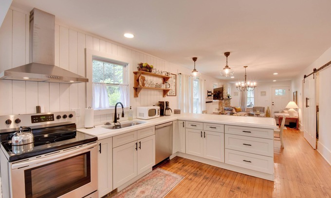 Greenville - Spartanburg Cottage | Serene Greenville Cottage: 6 Mi to Paris Mtn!