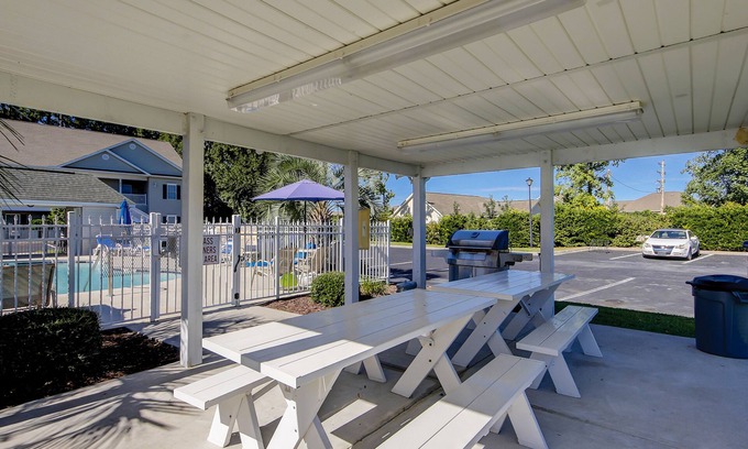 Surfside Beach Condo | Serene ground-floor condo in great location - dog-friendly