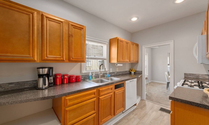 Rockhill Manor House | Serene Haven Retreat 2BR 1BTH in Holmes Rd KCMO