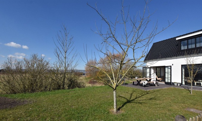 Nieuwvliet House | Serene Holiday Home in Nieuwvliet with Garden